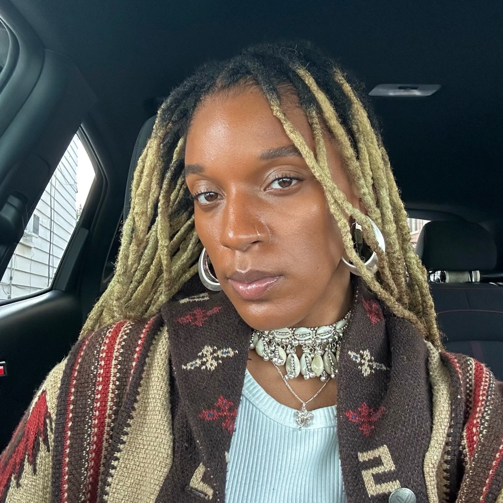 Meet your Posher, Aurelia